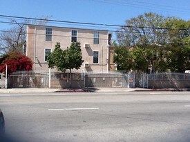5225 Cahuenga Blvd Apartamentos
