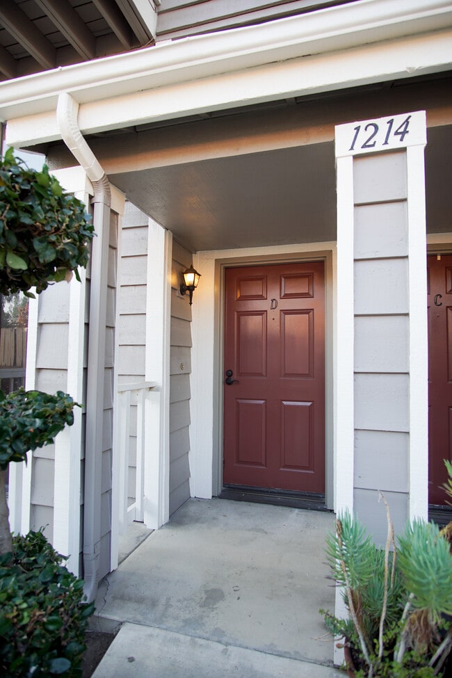 1214 S Mayflower Ave, Unit D in Monrovia, CA - Building Photo - Building Photo