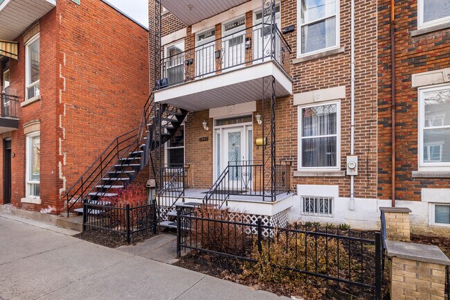 2862-2868 Holt St