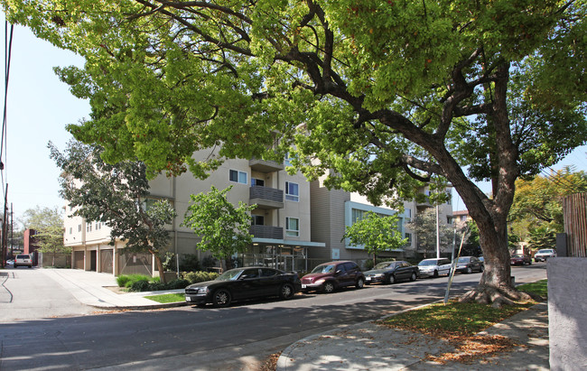 Clinton Family Apartments in Los Angeles, CA - Building Photo - Building Photo