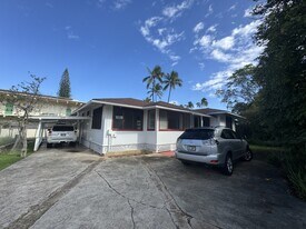 3040 Lakimau St in Honolulu, HI - Building Photo