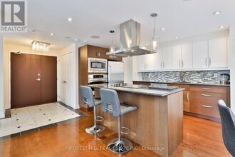 80 Cumberland St in Toronto, ON - Building Photo - Building Photo