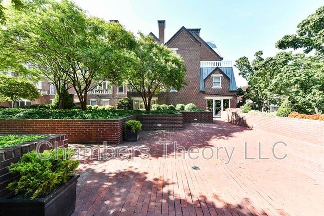 property at 115 N Lee St