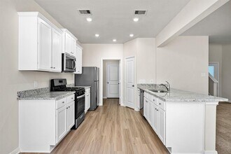 10407 Red Cardinal Dr in Cleveland, TX - Building Photo - Building Photo