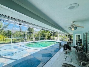 5638 Country Lakes Dr in Sarasota, FL - Building Photo - Building Photo