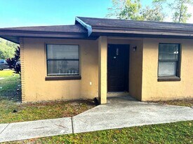 727-729 Pineville Ln in Lakeland, FL - Building Photo