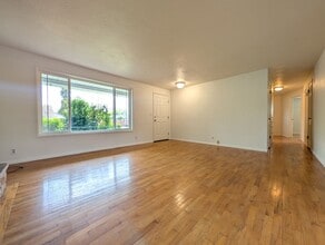 431 Santa Clara Ave in Eugene, OR - Building Photo - Building Photo