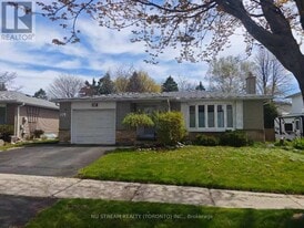 25 Bigwin Dr in Aurora, ON - Building Photo