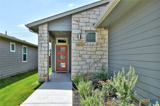 121 Fairfax Ave in San Marcos, TX - Building Photo - Building Photo