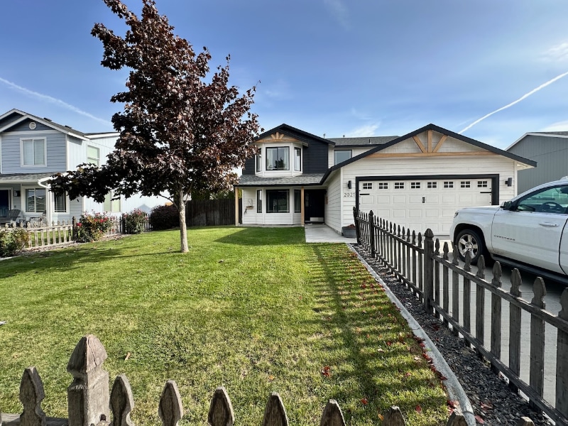 2021 Dilley Ave in Moses Lake, WA - Building Photo
