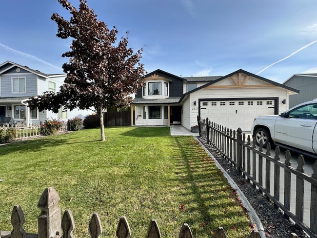 property at 2021 Dilley Ave