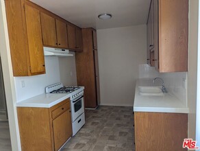 1365 Orange Grove Ave in Glendale, CA - Building Photo - Building Photo