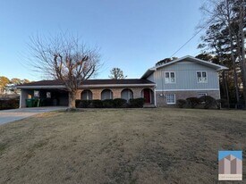 1732 Eldonlas Ct in Stone Mountain, GA - Building Photo