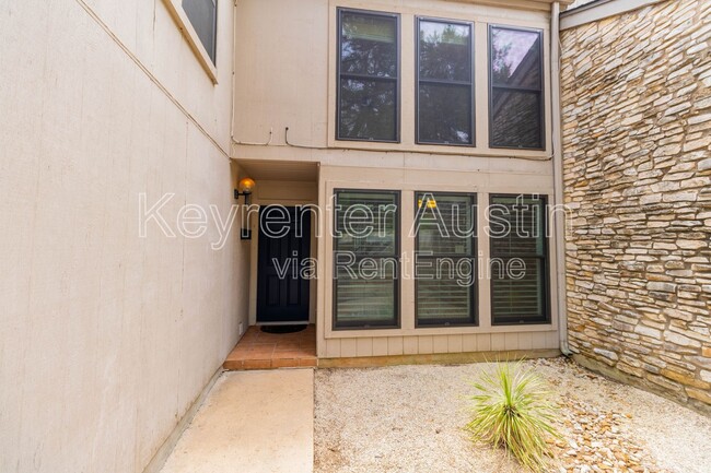 6103 Shadow Valley Dr in Austin, TX - Foto de edificio - Building Photo