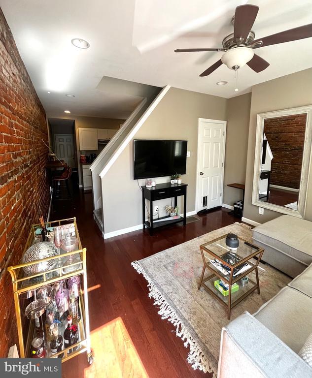 619 E Flora St in Philadelphia, PA - Building Photo - Building Photo