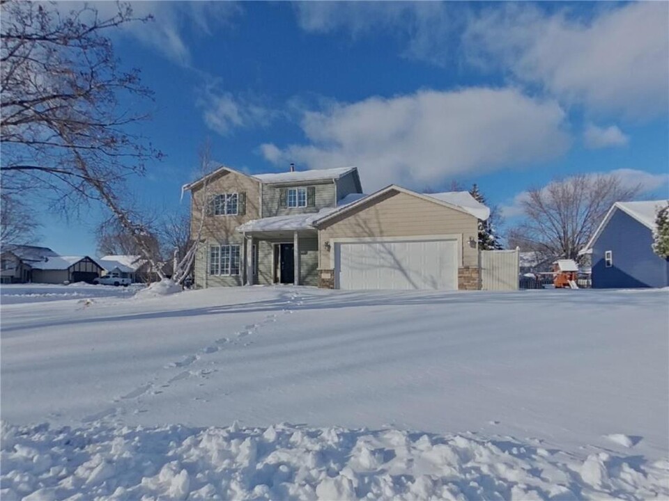 7274 Janero Ave S in Cottage Grove, MN - Foto de edificio
