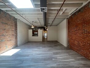 215 S 4th Ave, Unit 2B in Ann Arbor, MI - Foto de edificio - Building Photo
