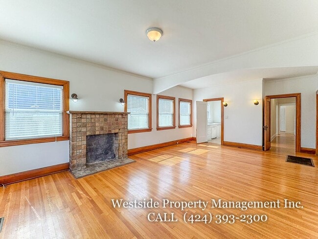 1320 1/2-1317 N Stanley Ave