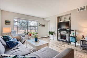 9293 E Arbor Cir in Englewood, CO - Building Photo - Building Photo