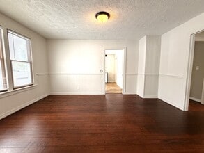 988 N Maple St in Corydon, IN - Foto de edificio - Building Photo