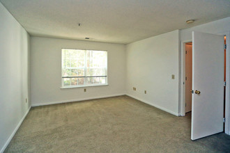 Arbour Reach Apartments in Portsmouth, VA - Building Photo - Interior Photo