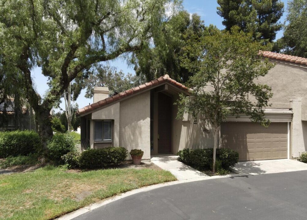 26731 Dulcinea in Mission Viejo, CA - Building Photo