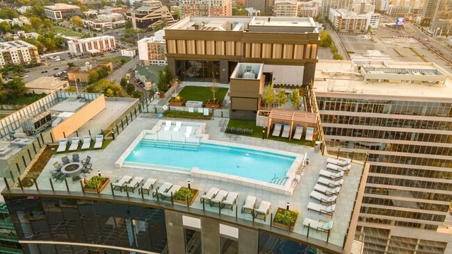 1212 Demonbreun St in Nashville, TN - Building Photo - Building Photo