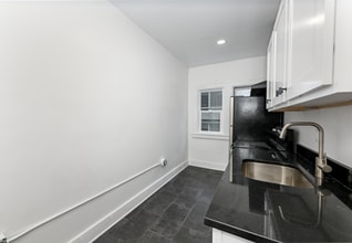 1384 W 83rd St in Cleveland, OH - Foto de edificio - Building Photo