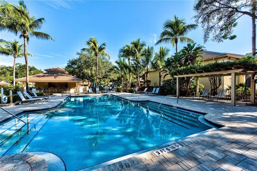 4200 Sawgrass Point Dr in Bonita Springs, FL - Building Photo