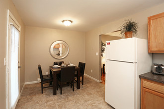 Scott Gardens Apartments in Waterbury, CT - Building Photo - Interior Photo