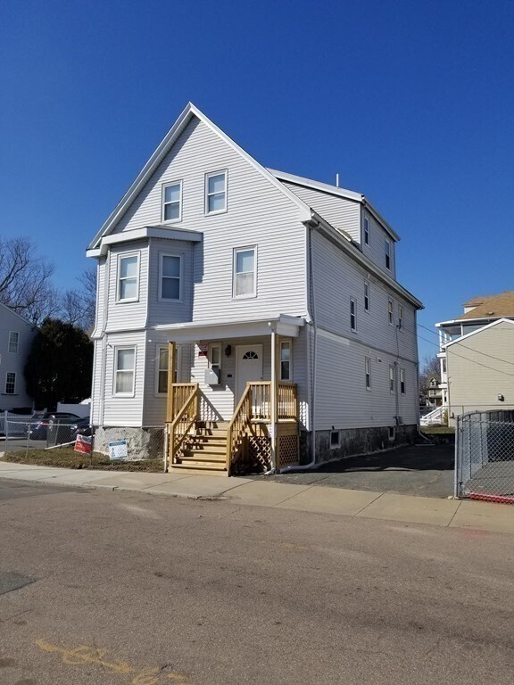 593 Park St in Boston, MA - Foto de edificio - Building Photo