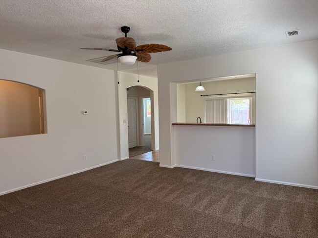 405 Loma Linda Loop NE in Rio Rancho, NM - Building Photo - Building Photo