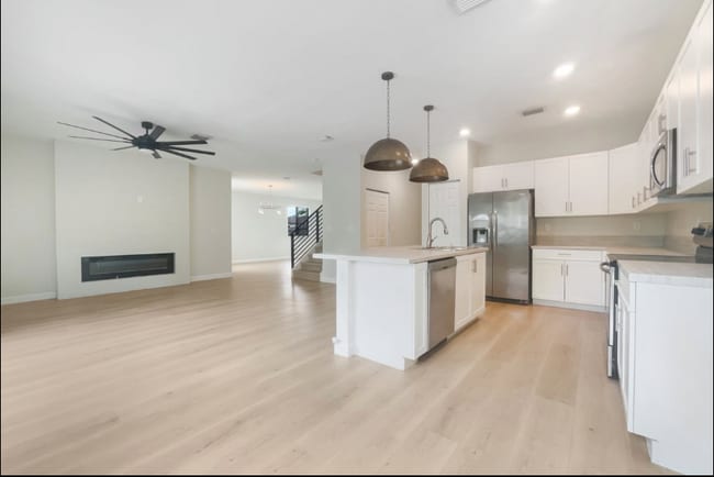 12856 SW 227th St in Goulds, FL - Foto de edificio - Building Photo