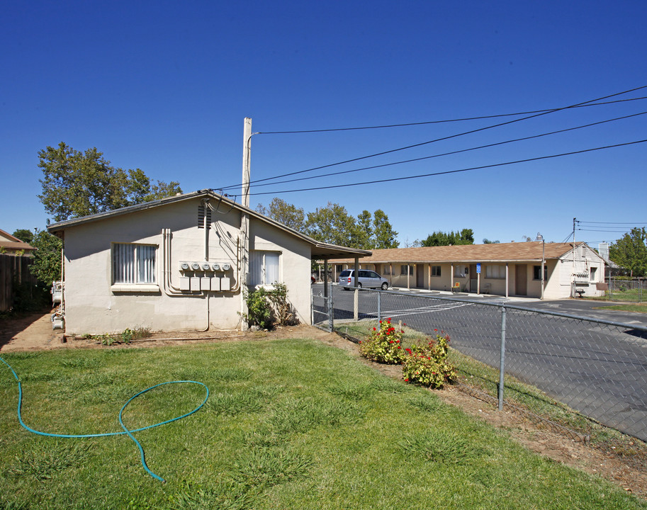 5945 Lemon Hill Ave in Sacramento, CA - Building Photo