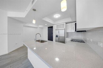 999 SW 1st Ave, Unit 3111 in Miami, FL - Building Photo - Building Photo