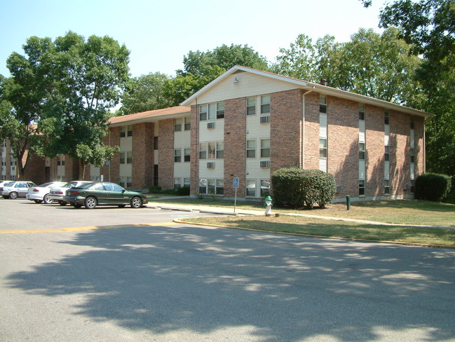 MacArthur Park Apartments in Loveland, OH - Building Photo - Building Photo