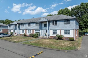 1739 Foxon Rd in North Branford, CT - Building Photo