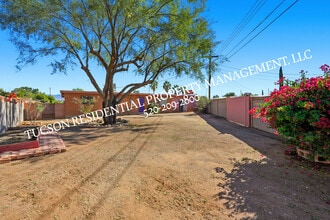 2402 S Calle Yucatan in Tucson, AZ - Building Photo - Building Photo
