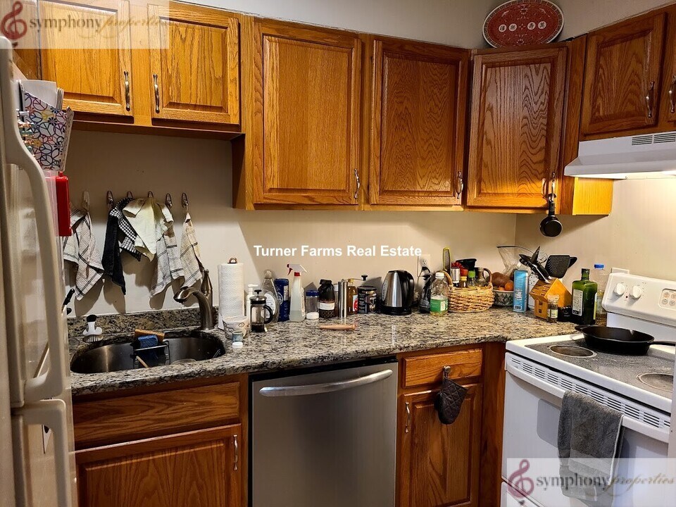 65 Hemenway St, Unit 10A in Boston, MA - Building Photo