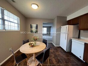 2105 SW 8th St in Blue Springs, MO - Building Photo - Building Photo