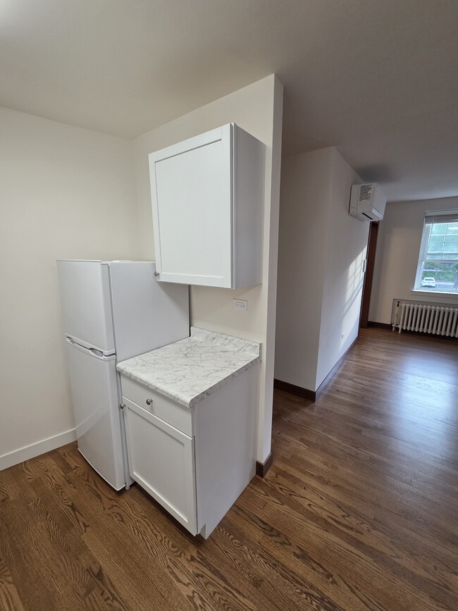 328 N Milwaukee Ave, Unit C in Libertyville, IL - Foto de edificio - Building Photo