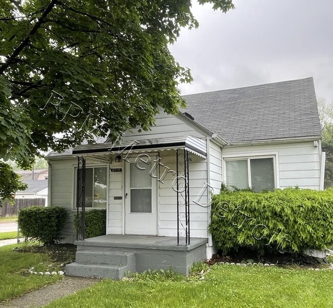 8203 Paige Ave in Warren, MI - Building Photo - Building Photo