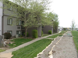 Towers Apartments in Wichita, KS - Building Photo