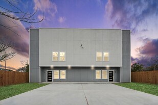 7412 Carver Rd in Houston, TX - Building Photo