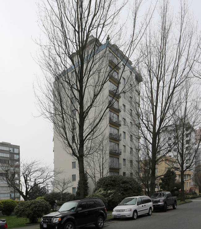 Elliot Towers in Vancouver, BC - Building Photo - Building Photo