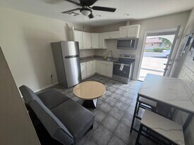 8130 W Amelia Ave in Phoenix, AZ - Building Photo