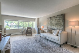 Sunset Country Club Plaza Apartments in Kansas City, MO - Building Photo - Building Photo