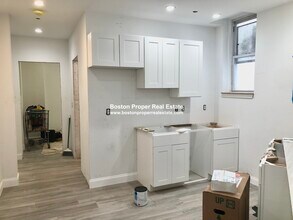 64 Charlesgate E, Unit B2 in Boston, MA - Foto de edificio - Building Photo