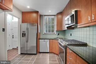 275 S 3rd St in Philadelphia, PA - Building Photo