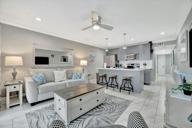 2506 N Rocky Point Dr in Tampa, FL - Building Photo - Building Photo